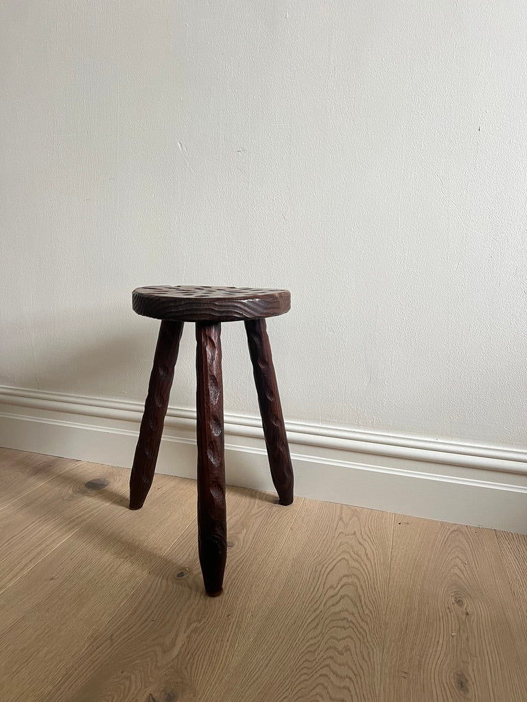 FRENCH CHISELED STOOL