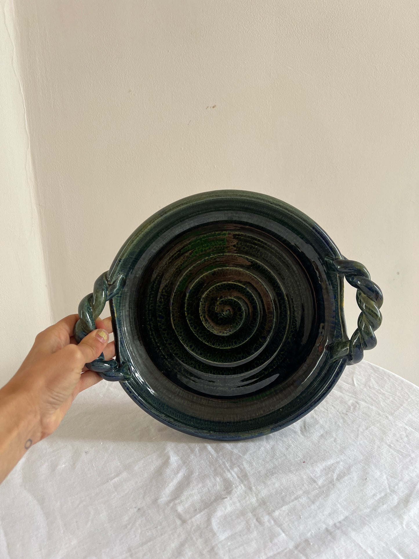 CERAMIC GREEN SERVING DISH WITH TWISTED HANDLES