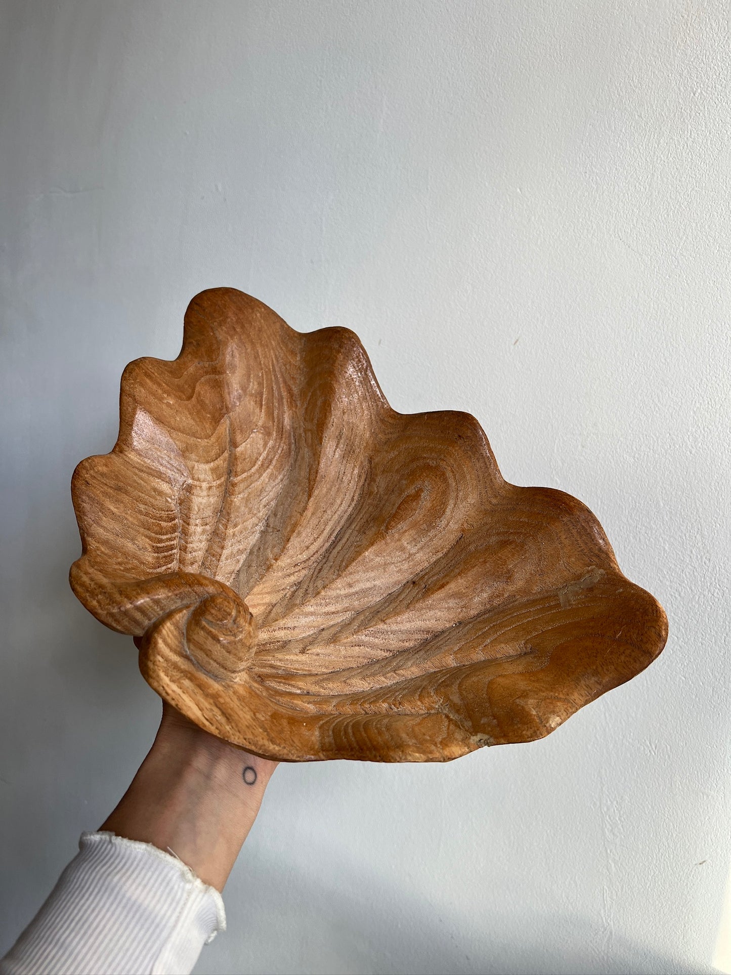 WOODEN SHELL DECORATIVE BOWL