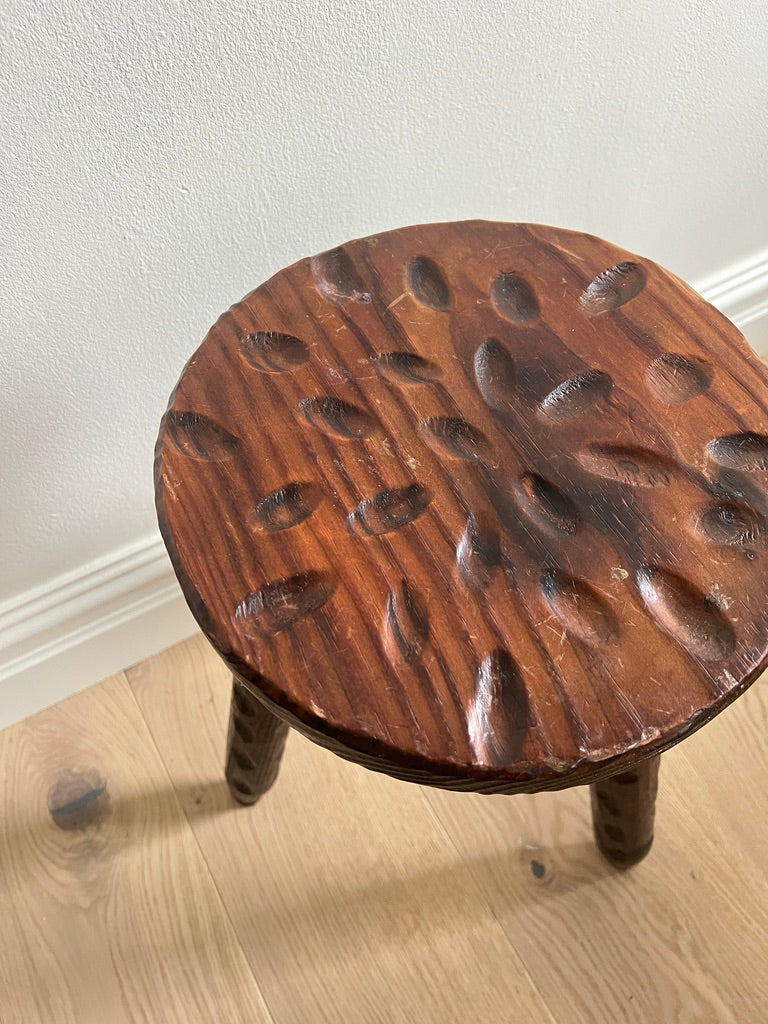 FRENCH CHISELED STOOL