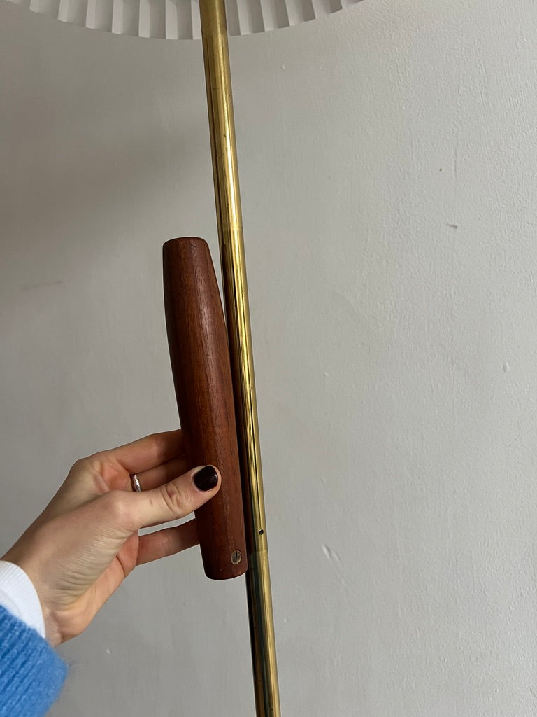 TALL BRASS MID CENTURY TRIPOD FLOOR LAMP