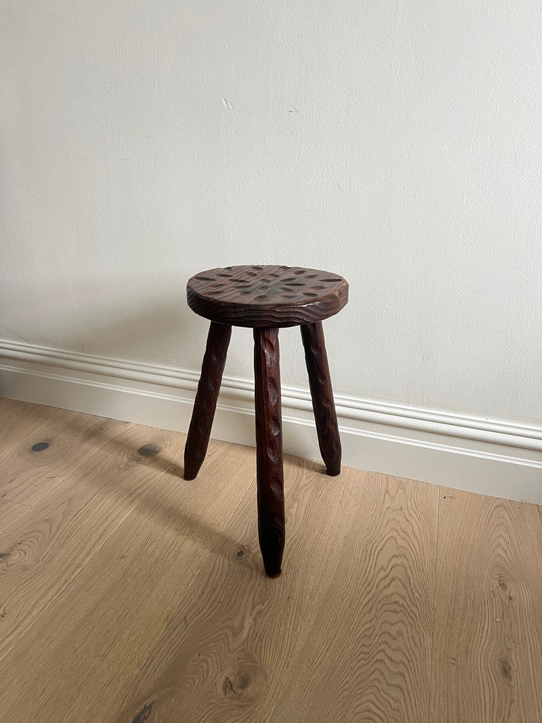 FRENCH CHISELED STOOL