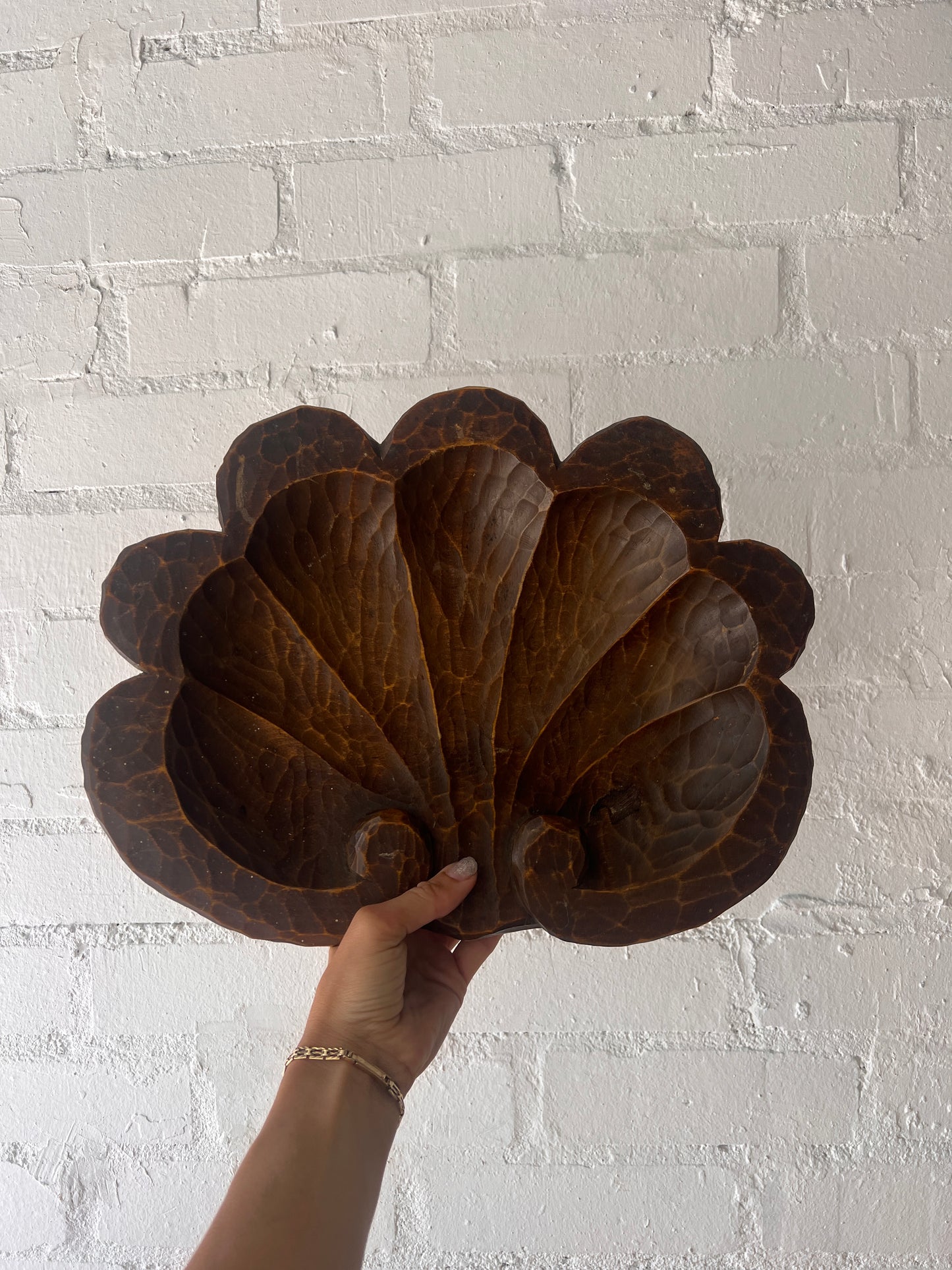 WOODEN CARVED SHELL TRAY