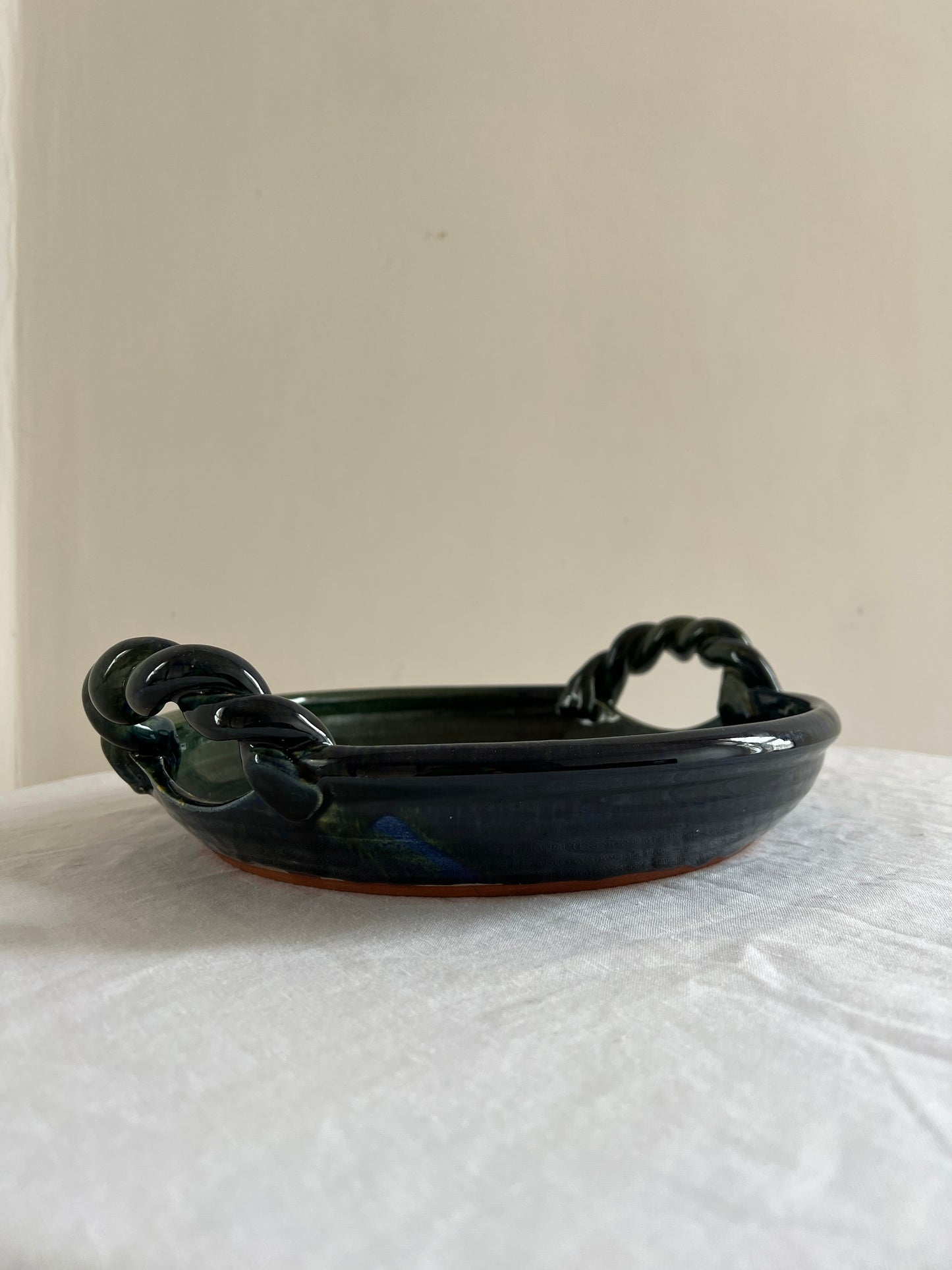 CERAMIC GREEN SERVING DISH WITH TWISTED HANDLES