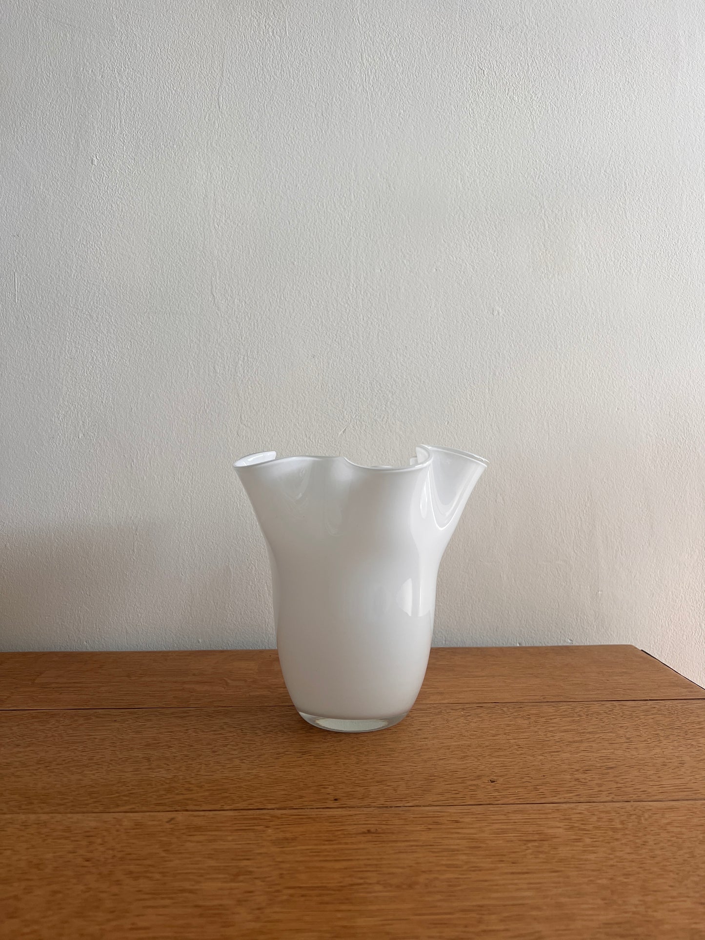 SMALL HANDKERCHIEF GLASS VASE