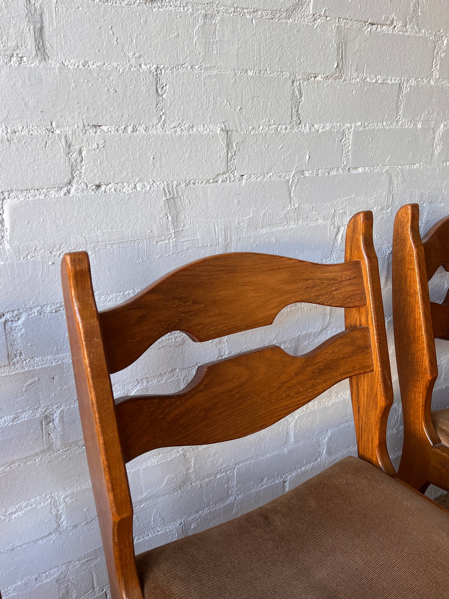 SET OF SIZE OAK & BROWN VELVET DINING CHAIRS