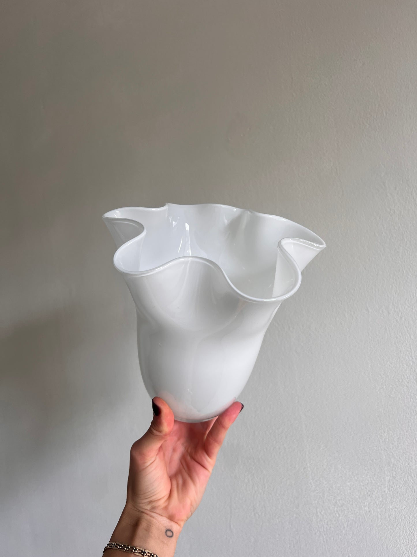 SMALL HANDKERCHIEF GLASS VASE