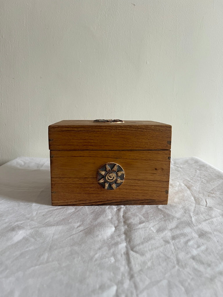 WOODEN SUN BOX
