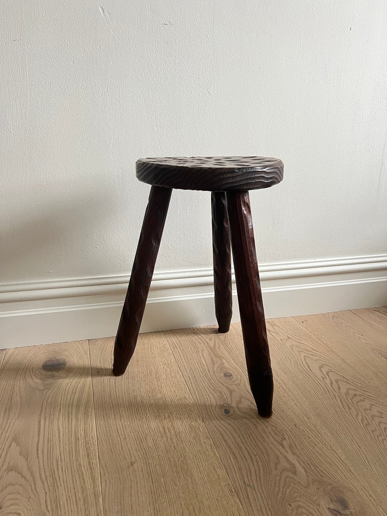 FRENCH CHISELED STOOL
