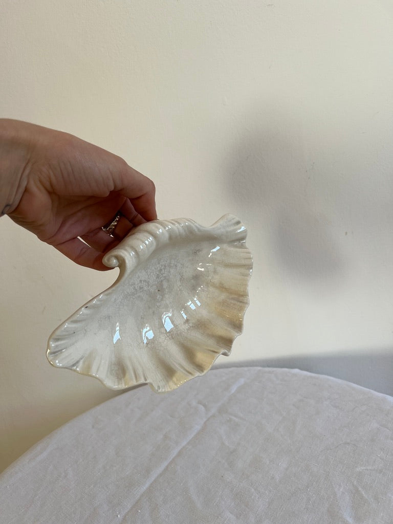 SMALL CERAMIC CREAM SHELL