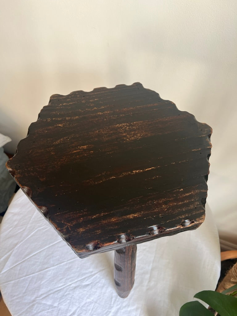 Wooden chiselled tripod stool with grooved legs