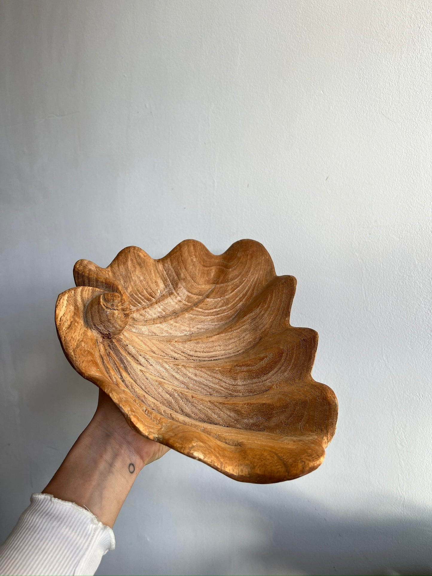 WOODEN SHELL DECORATIVE BOWL