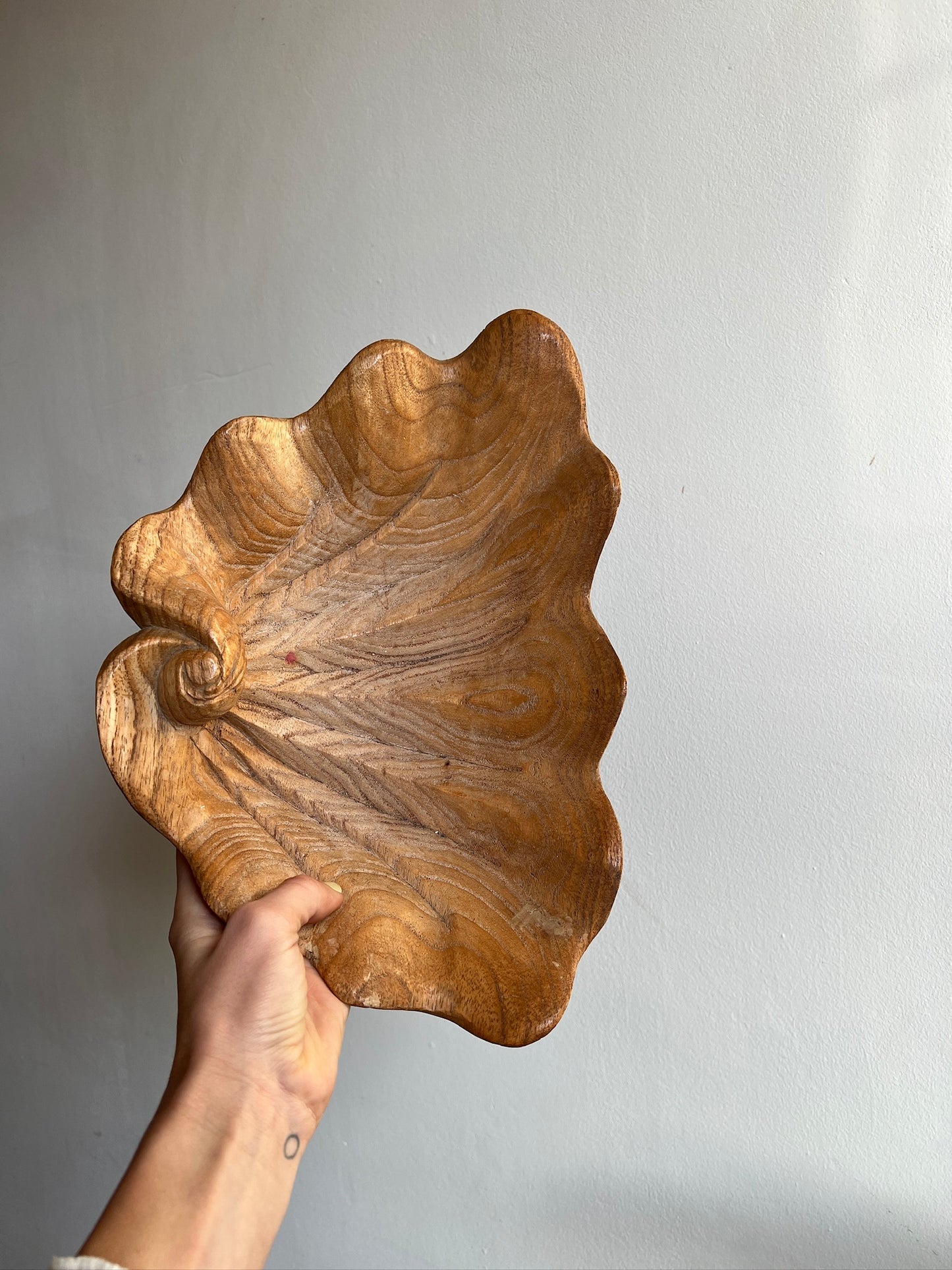 WOODEN SHELL DECORATIVE BOWL