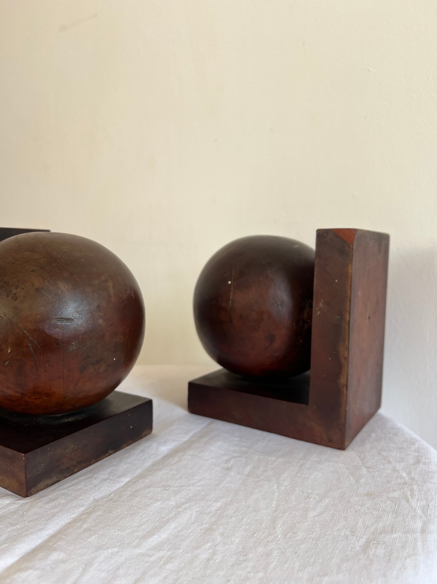 WOODEN SPHERE BOOK ENDS