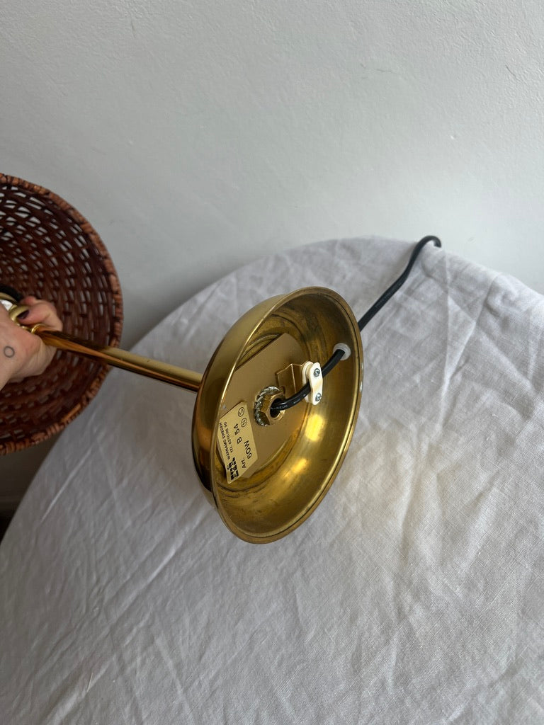 BRASS TABLE LAMP WITH RATTAN SHADE