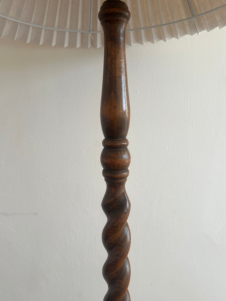TALL BARLEY TWIST FLOOR LAMP WITH PLEATED SHADE
