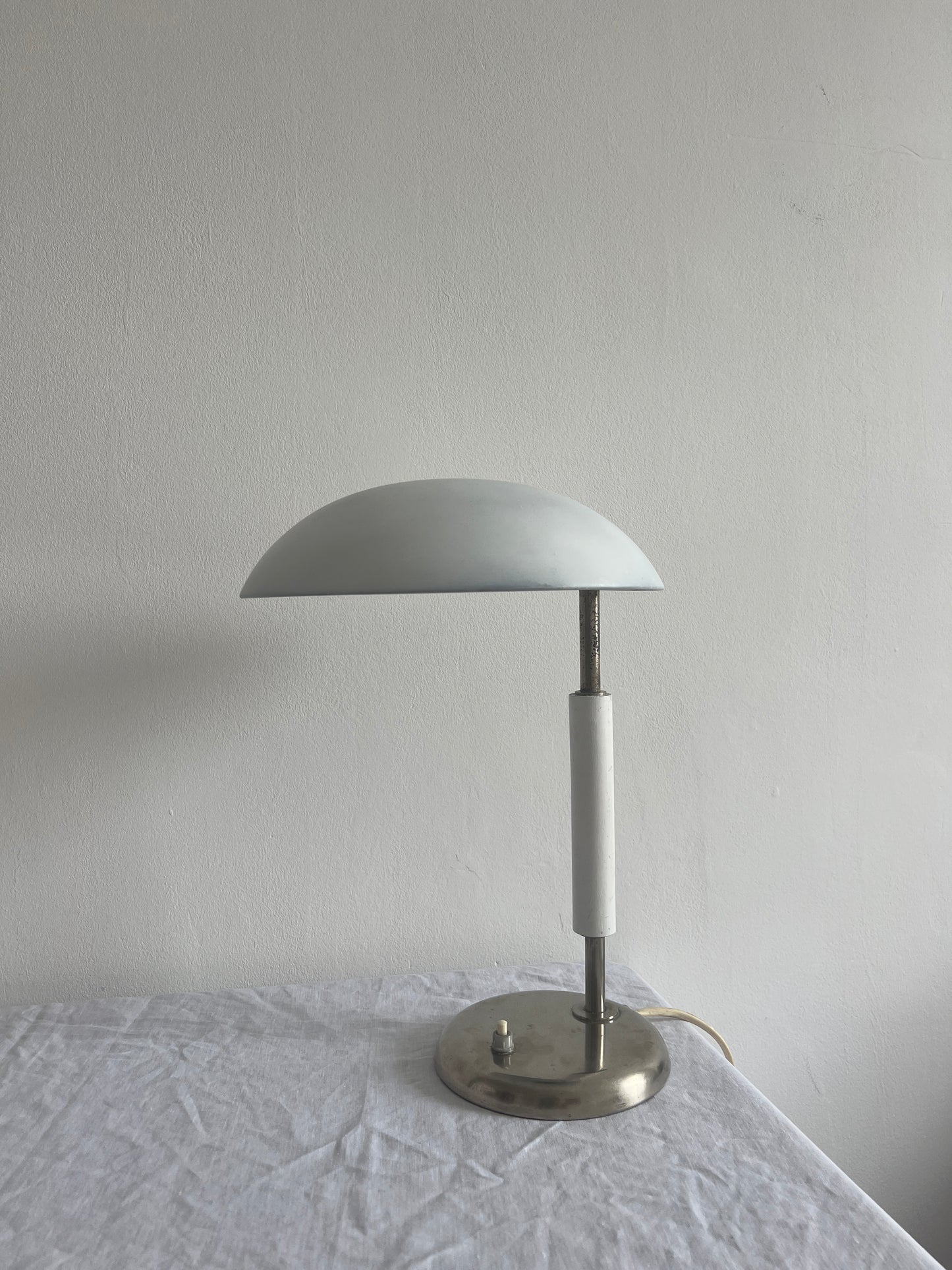 40’S MODERNIST TABLE LAMP