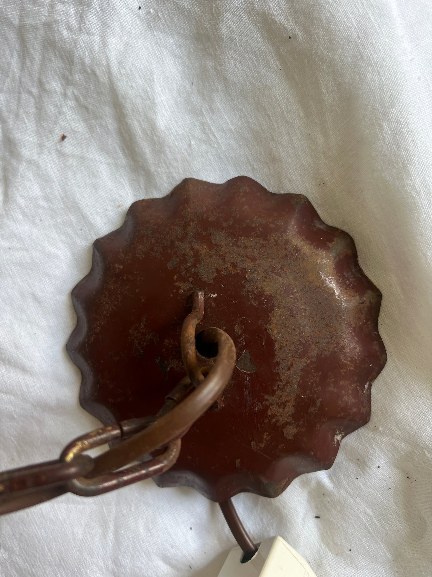 BURGUNDY FLOWER PENDANT