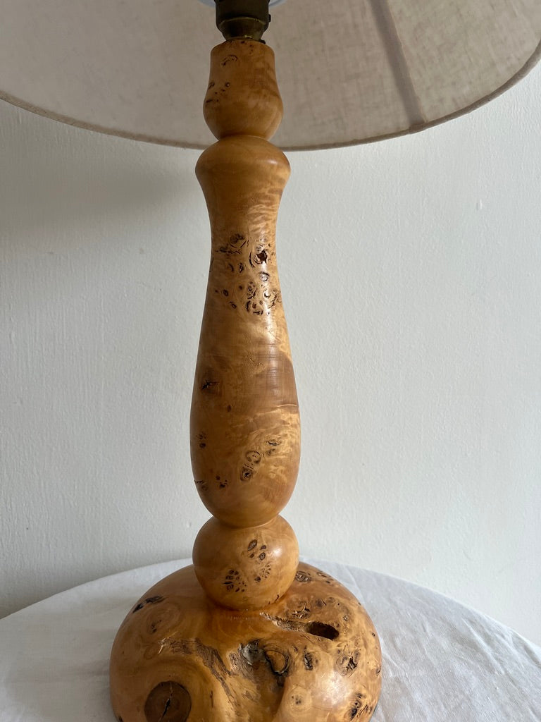 WOODEN TABLE LAMP WITH LINEN SHADE