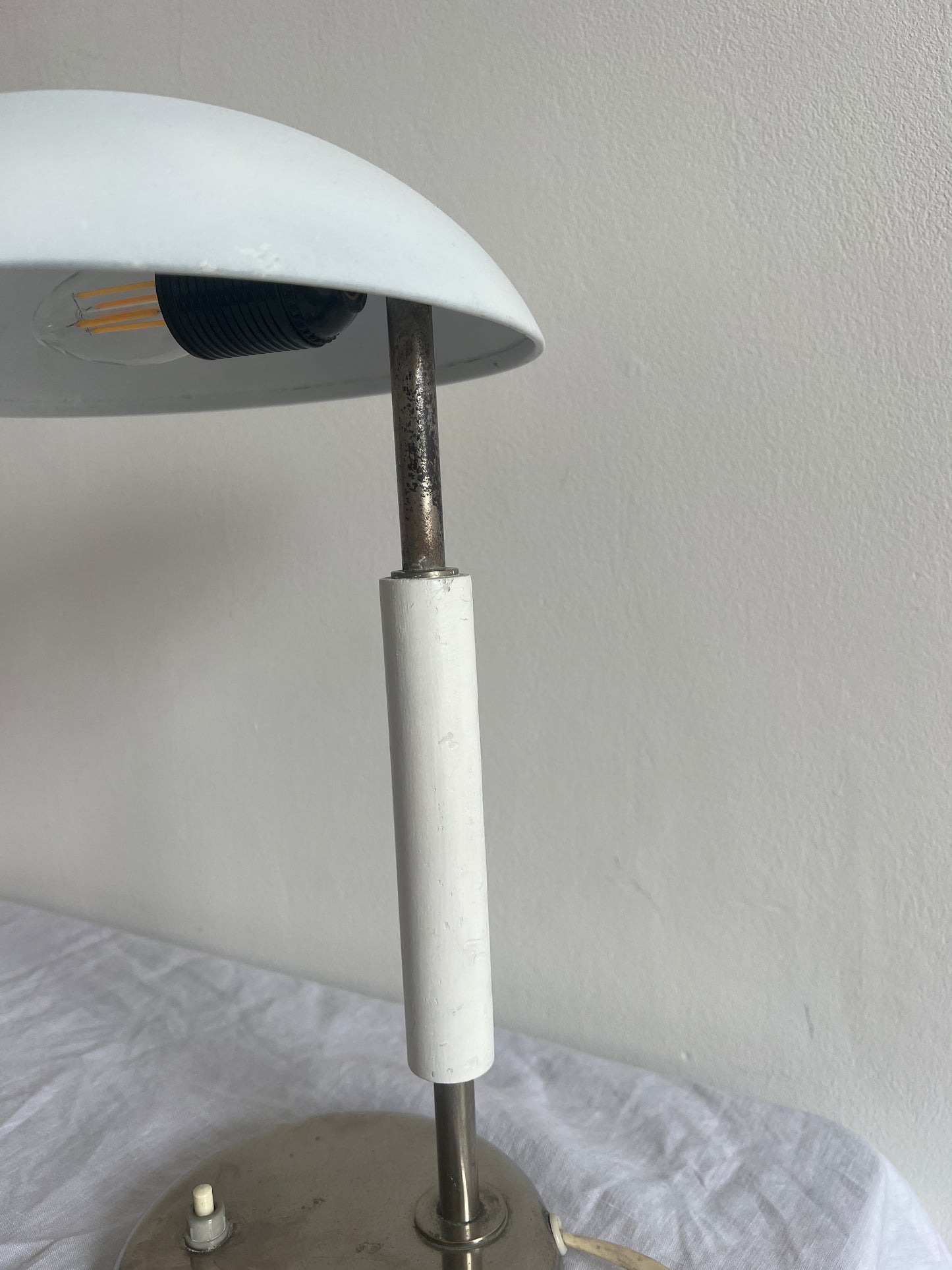 40’S MODERNIST TABLE LAMP