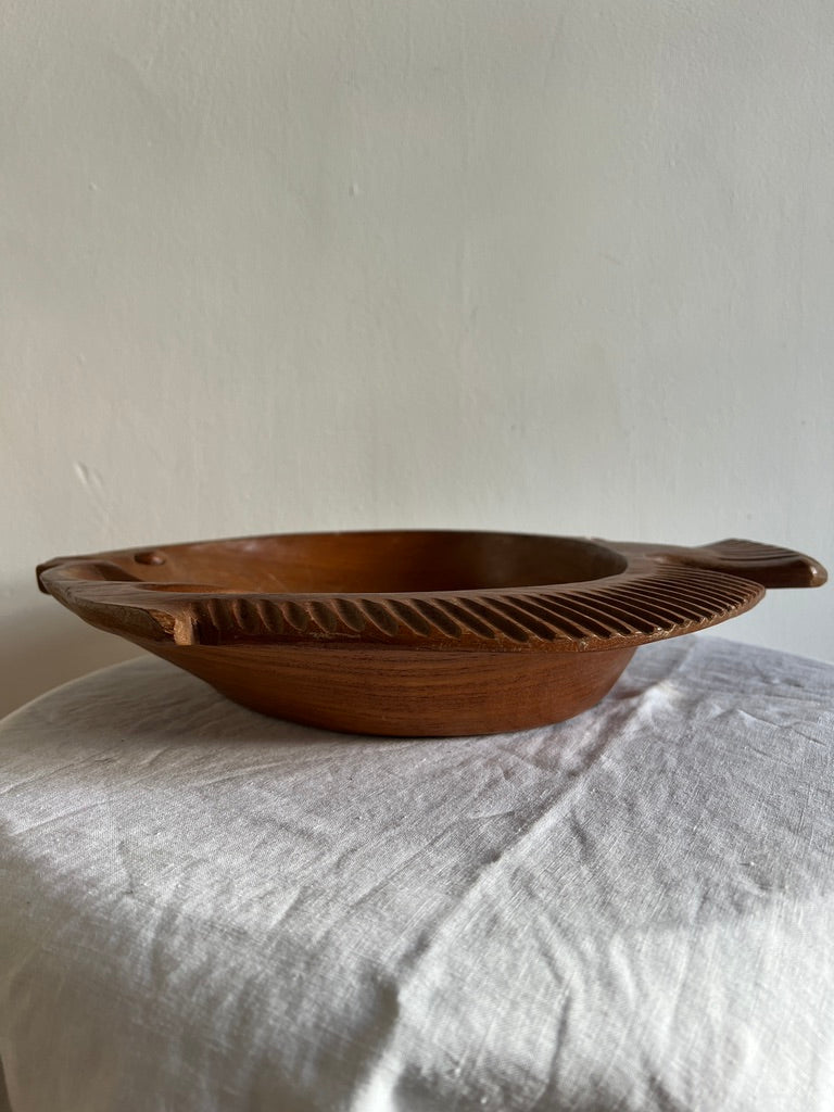 LARGE HAND CARVED FISH DECORATIVE TRAY