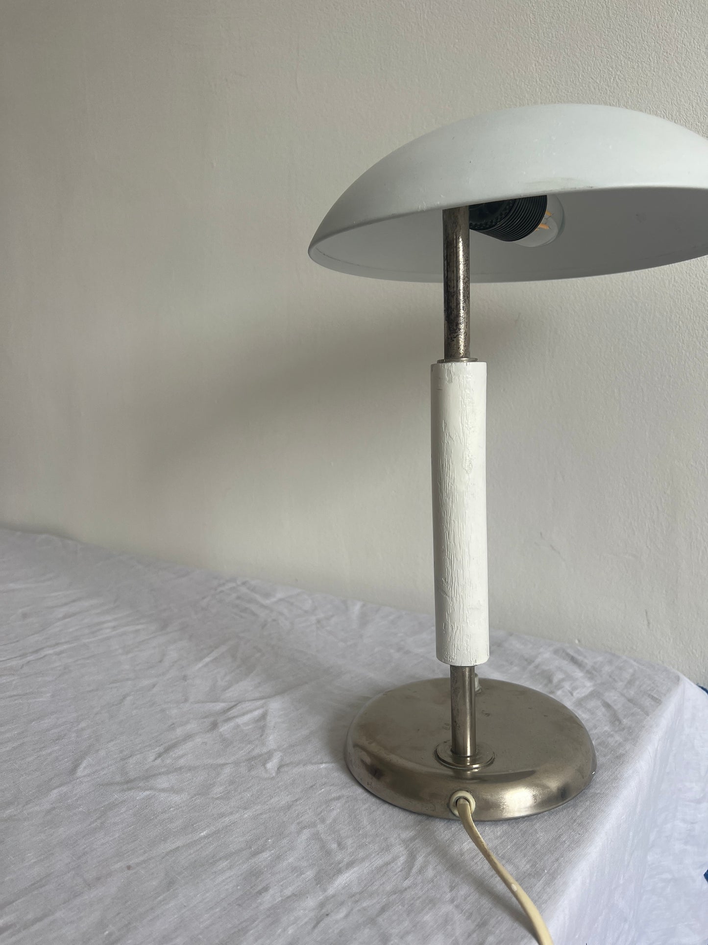 40’S MODERNIST TABLE LAMP