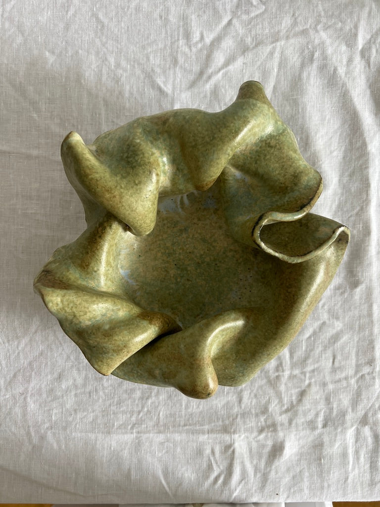 Handkerchief green ceramic display bowl