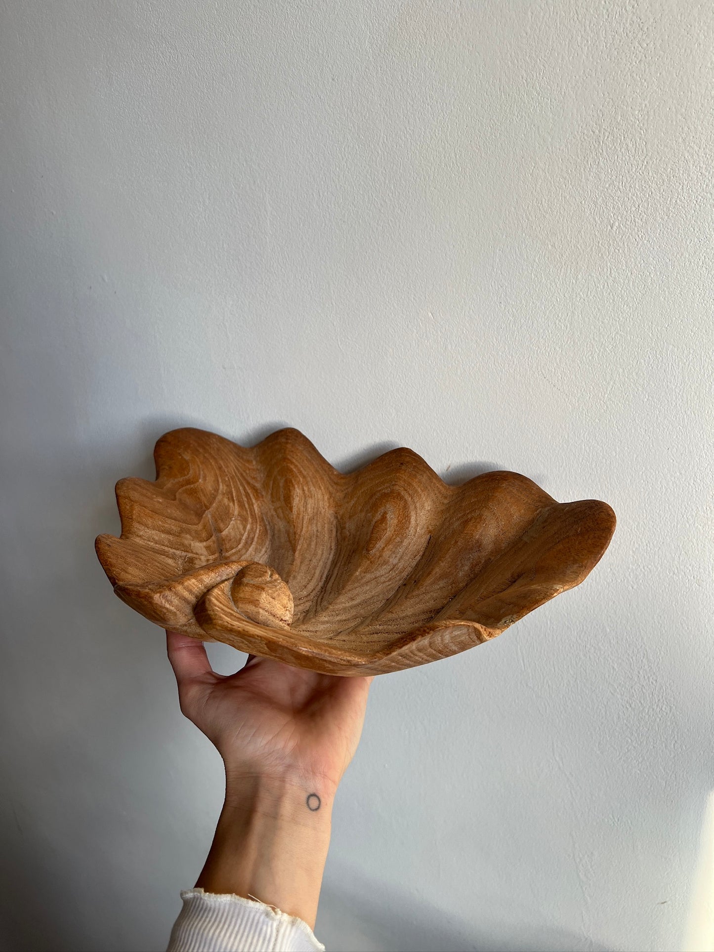 WOODEN SHELL DECORATIVE BOWL