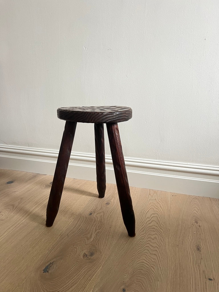 FRENCH CHISELED STOOL