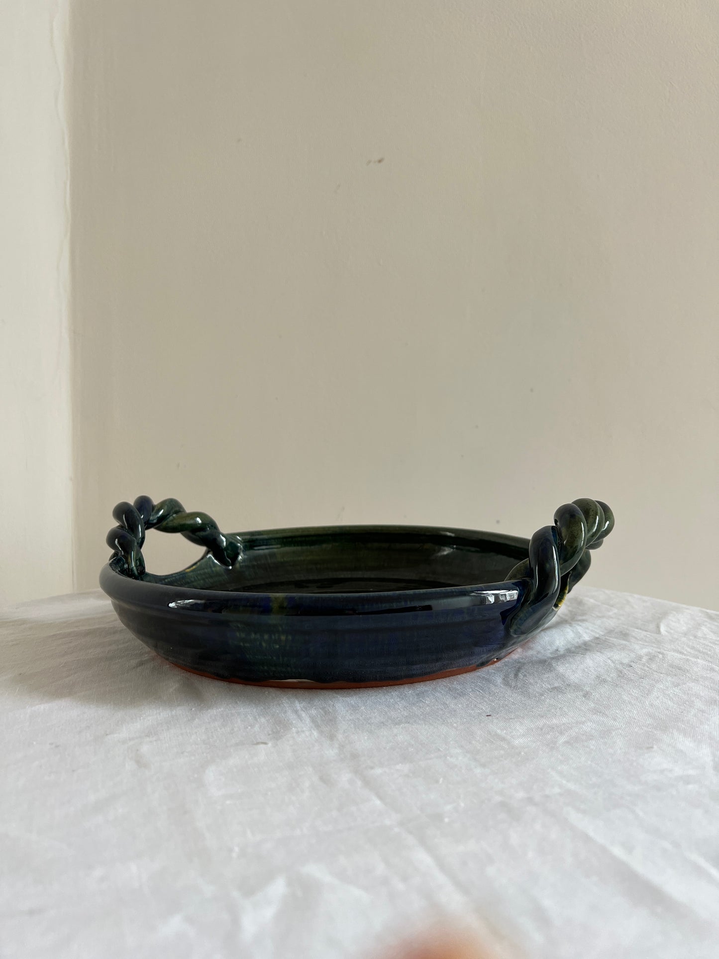 CERAMIC GREEN SERVING DISH WITH TWISTED HANDLES