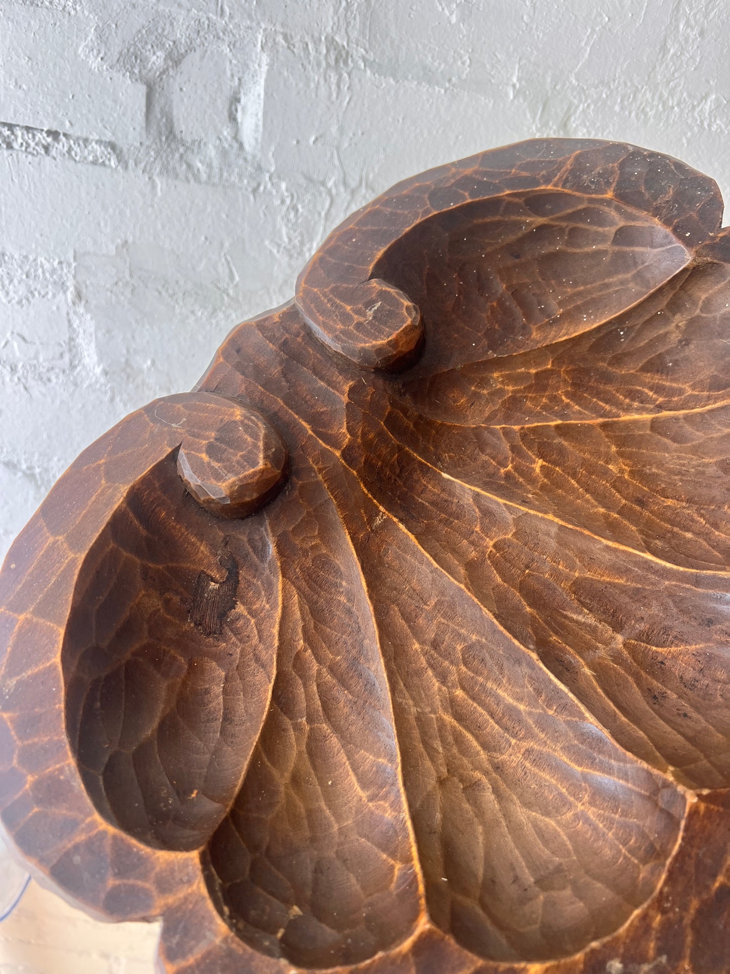 WOODEN CARVED SHELL TRAY