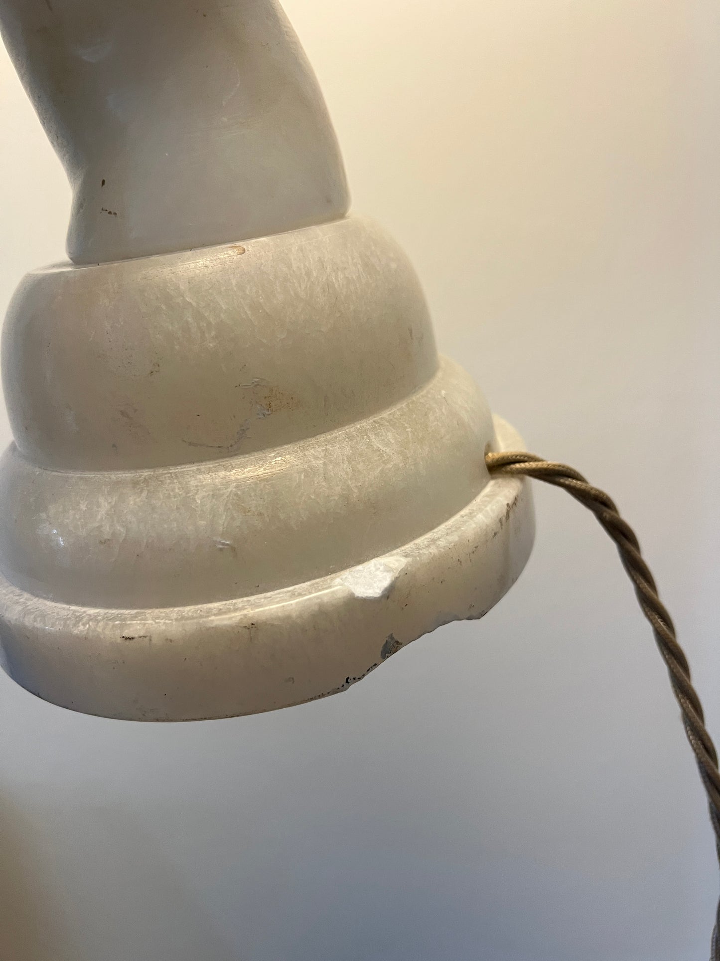 STONE TWISTED TABLE LAMP