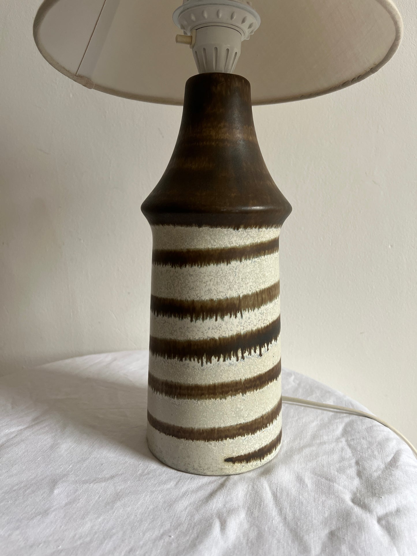 CERAMIC STRIPED TABLE LAMP BY BRUNO KARLSSON