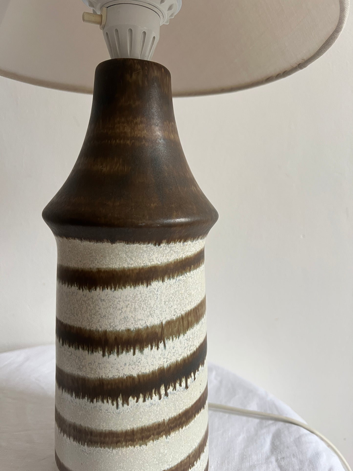 CERAMIC STRIPED TABLE LAMP BY BRUNO KARLSSON