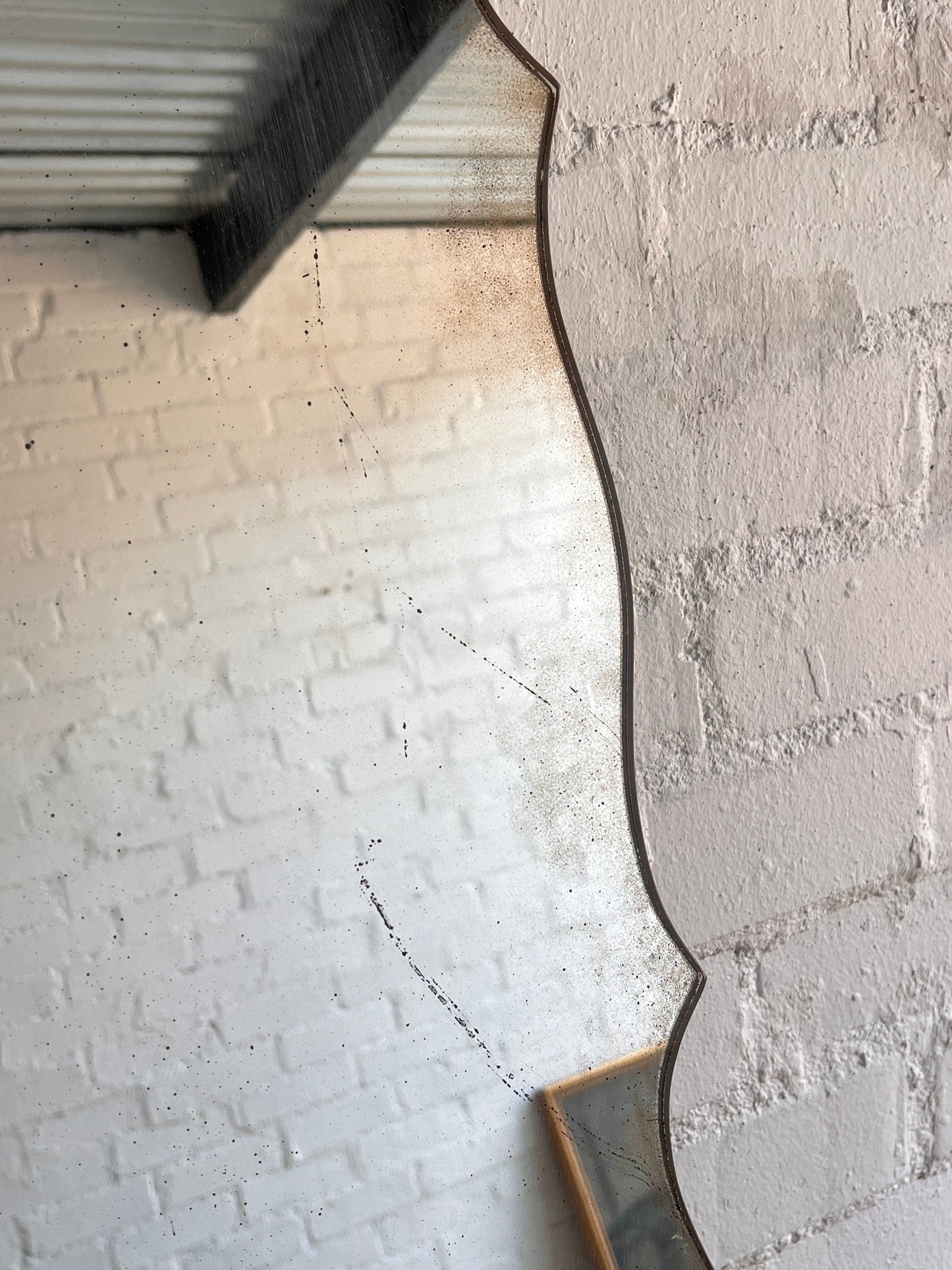 FRAMELESS WAVY LARGE MIRROR