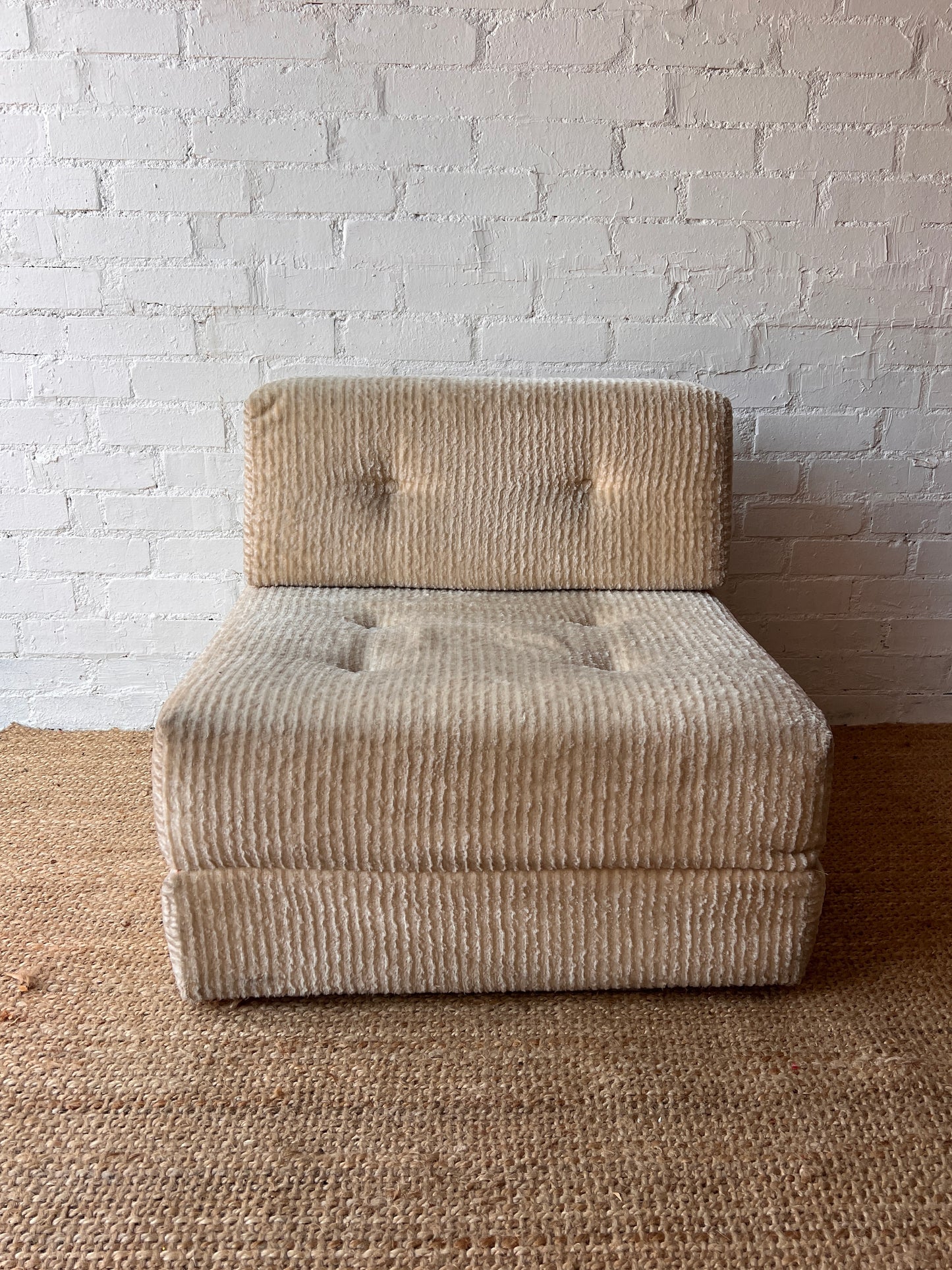 OFF WHITE MODULAR SLEEPER CHAIR