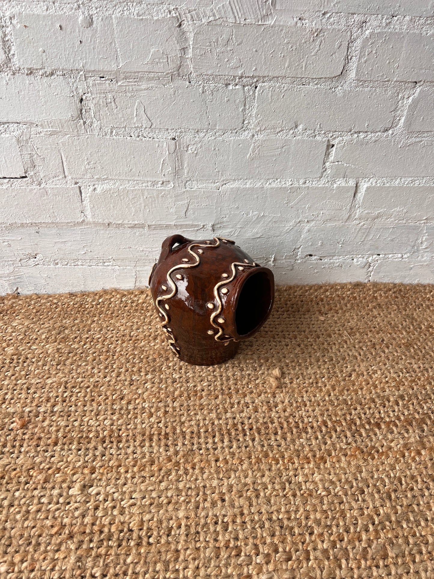 CERAMIC WIGGLE BROWN SALT PIG
