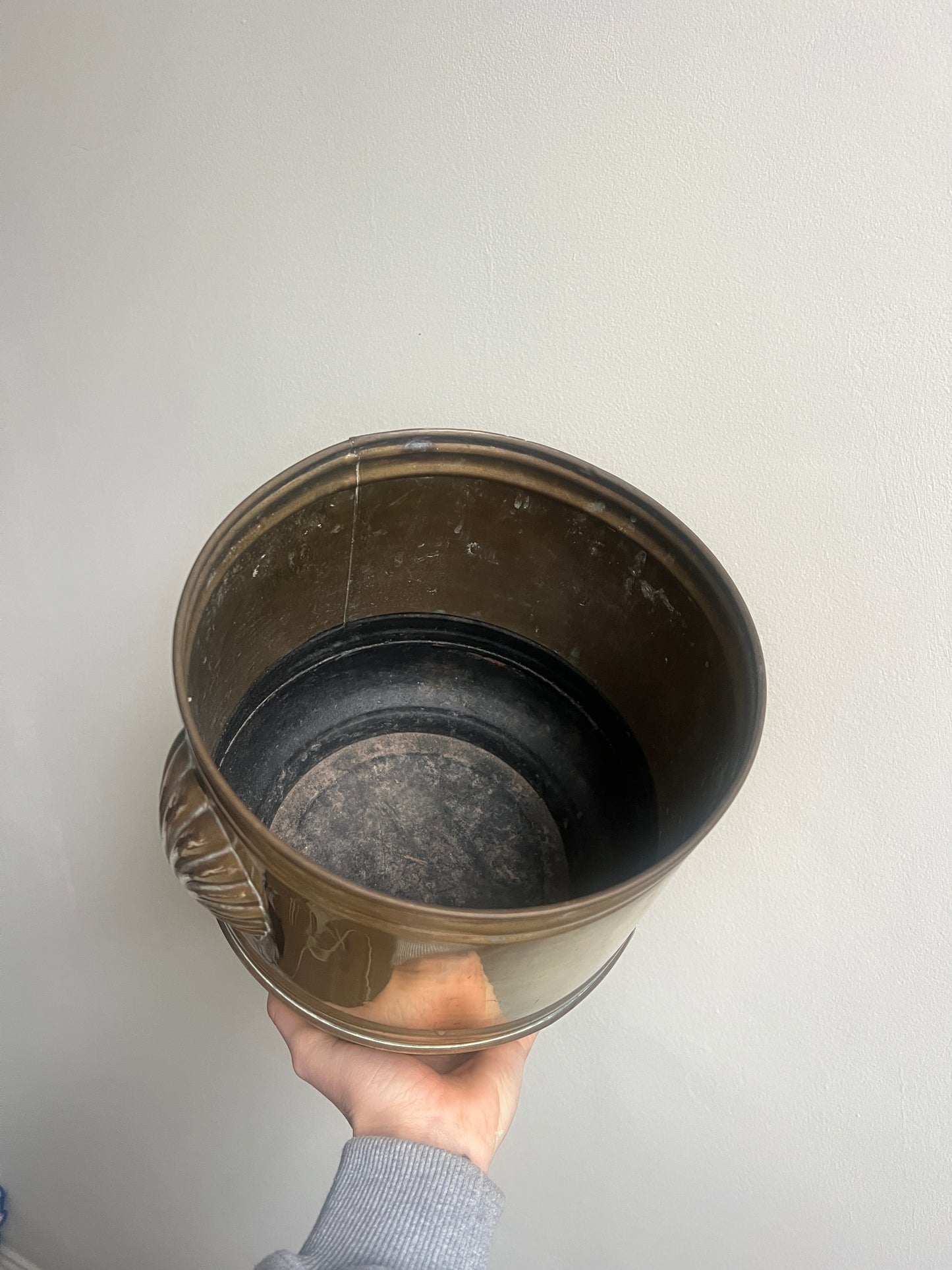 BRASS SHELL POT