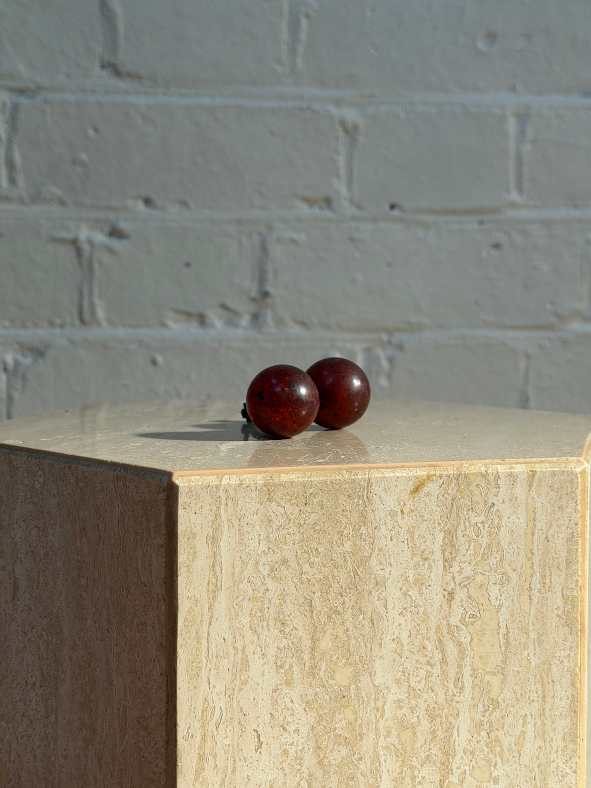 BURGUNDY BALL KNOBS