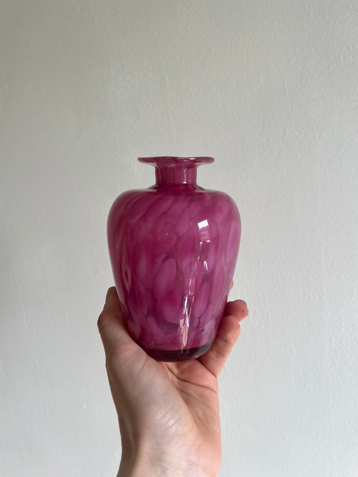 PINK ART GLASS BUD VASE