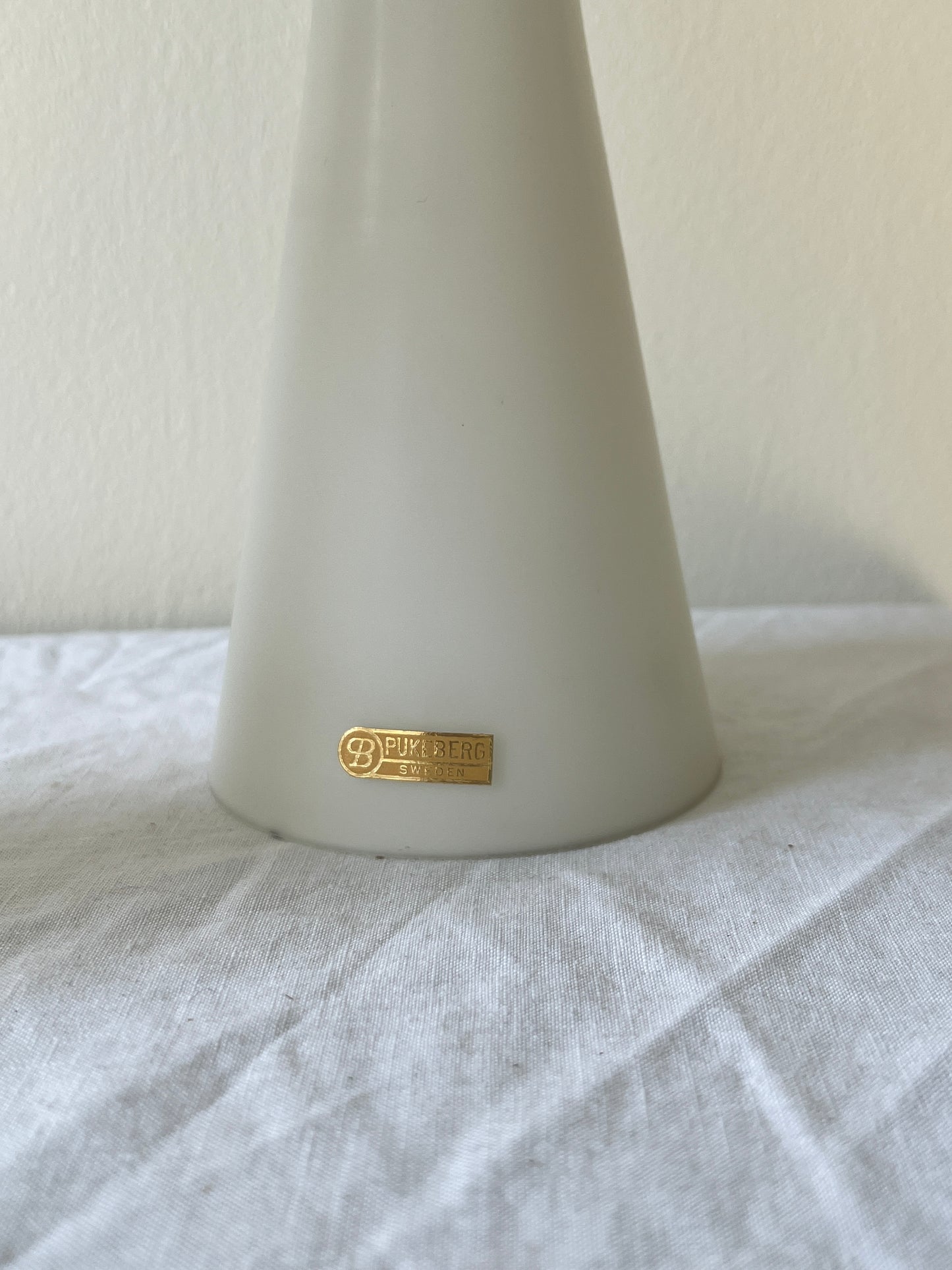 PAIR OF MODERNIST WHITE TABLE LAMPS