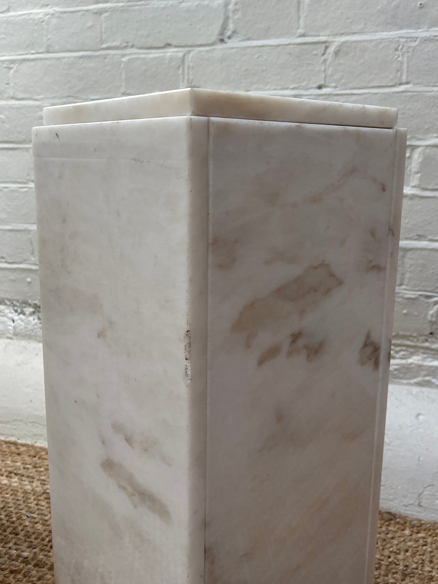 SMALL MARBLE PLINTH