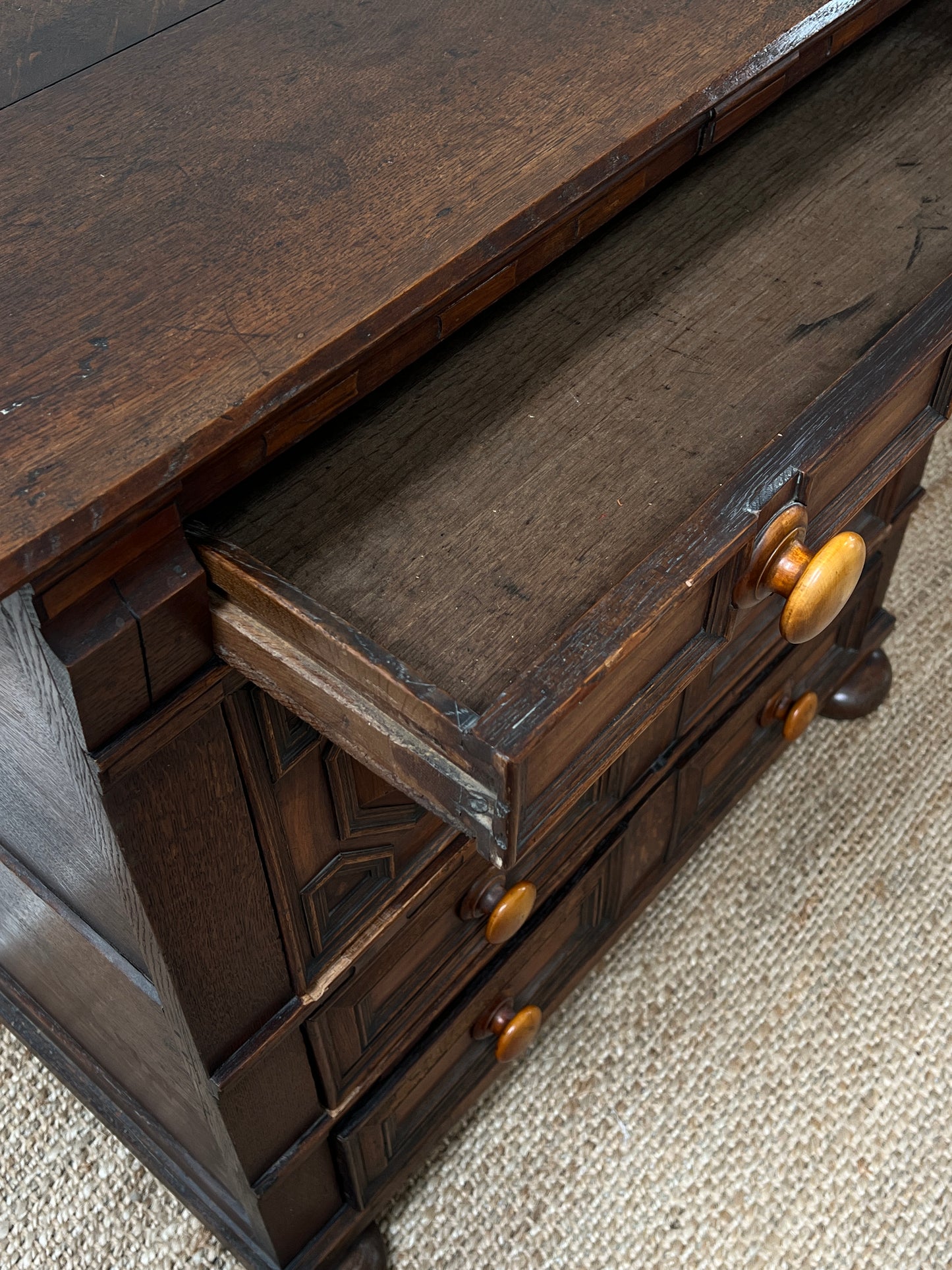 18TH CENTURY OAK CHEST OF DRAWERS