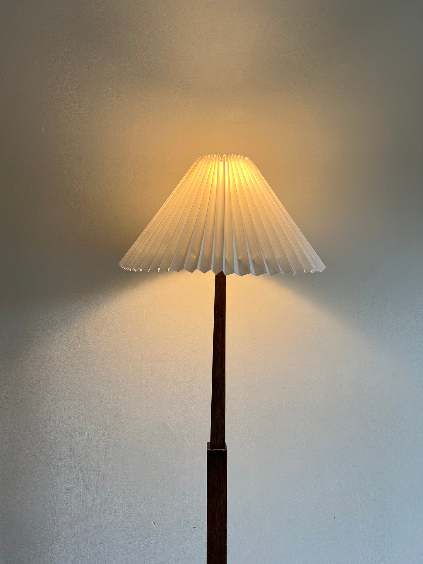 ART DECO FLOOR LAMP
