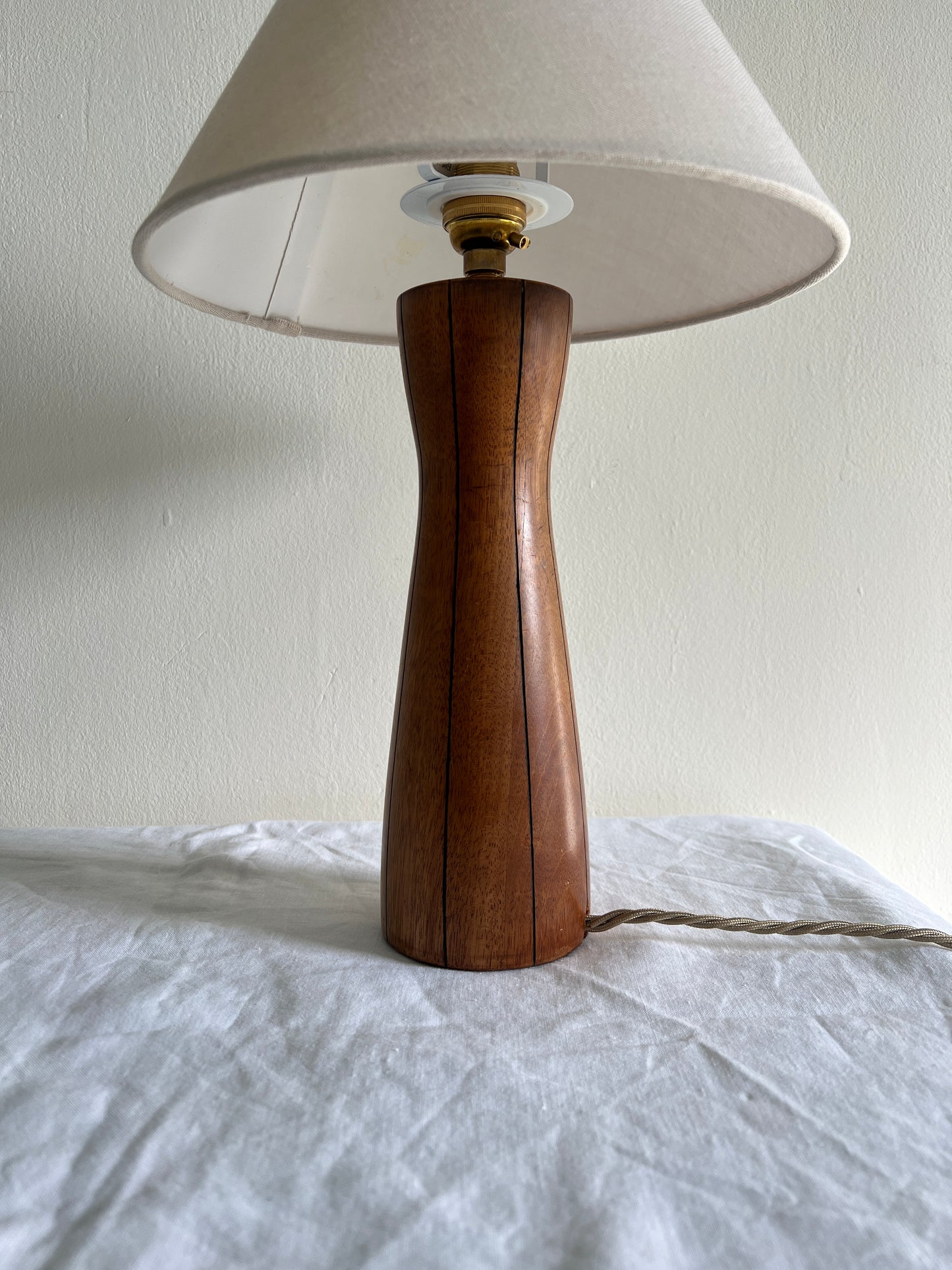WOODEN STRIPE TABLE LAMP