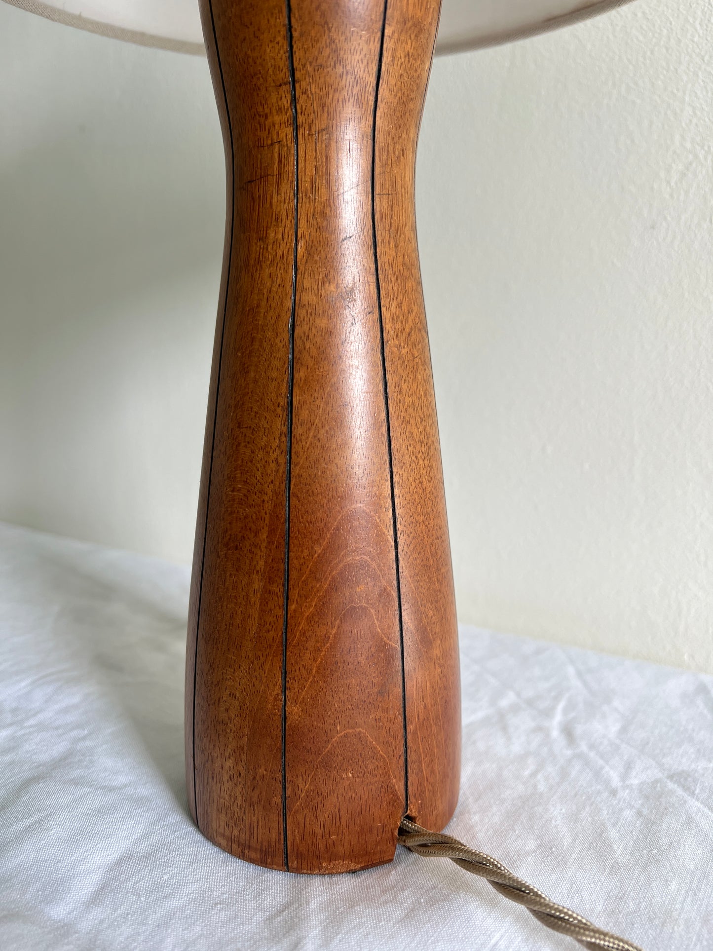 WOODEN STRIPE TABLE LAMP