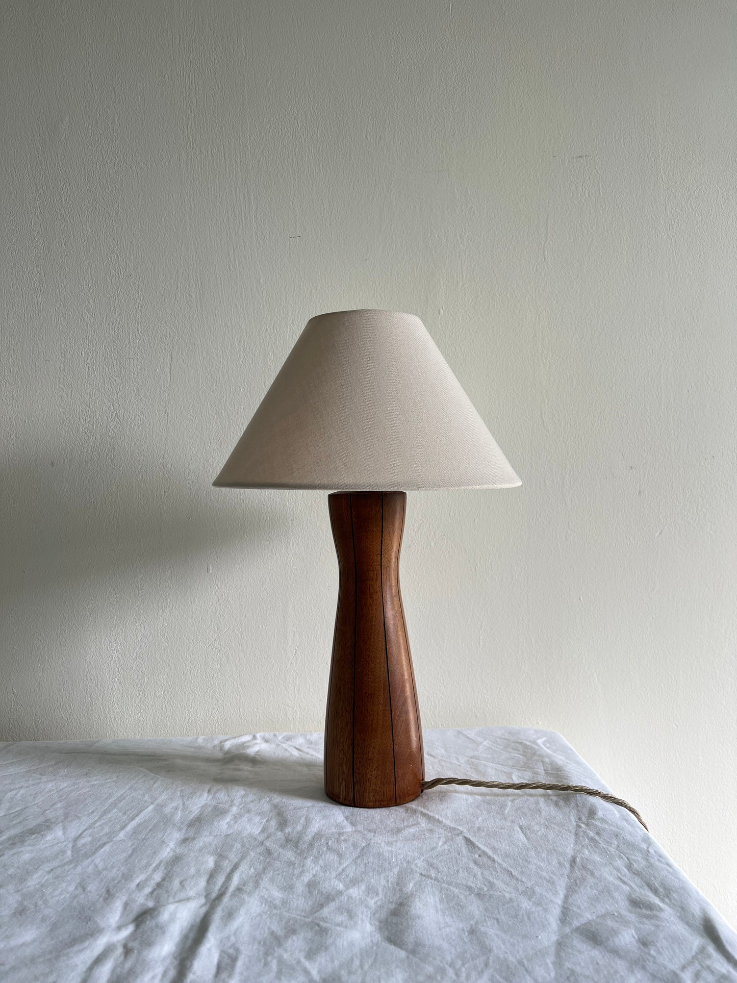 WOODEN STRIPE TABLE LAMP