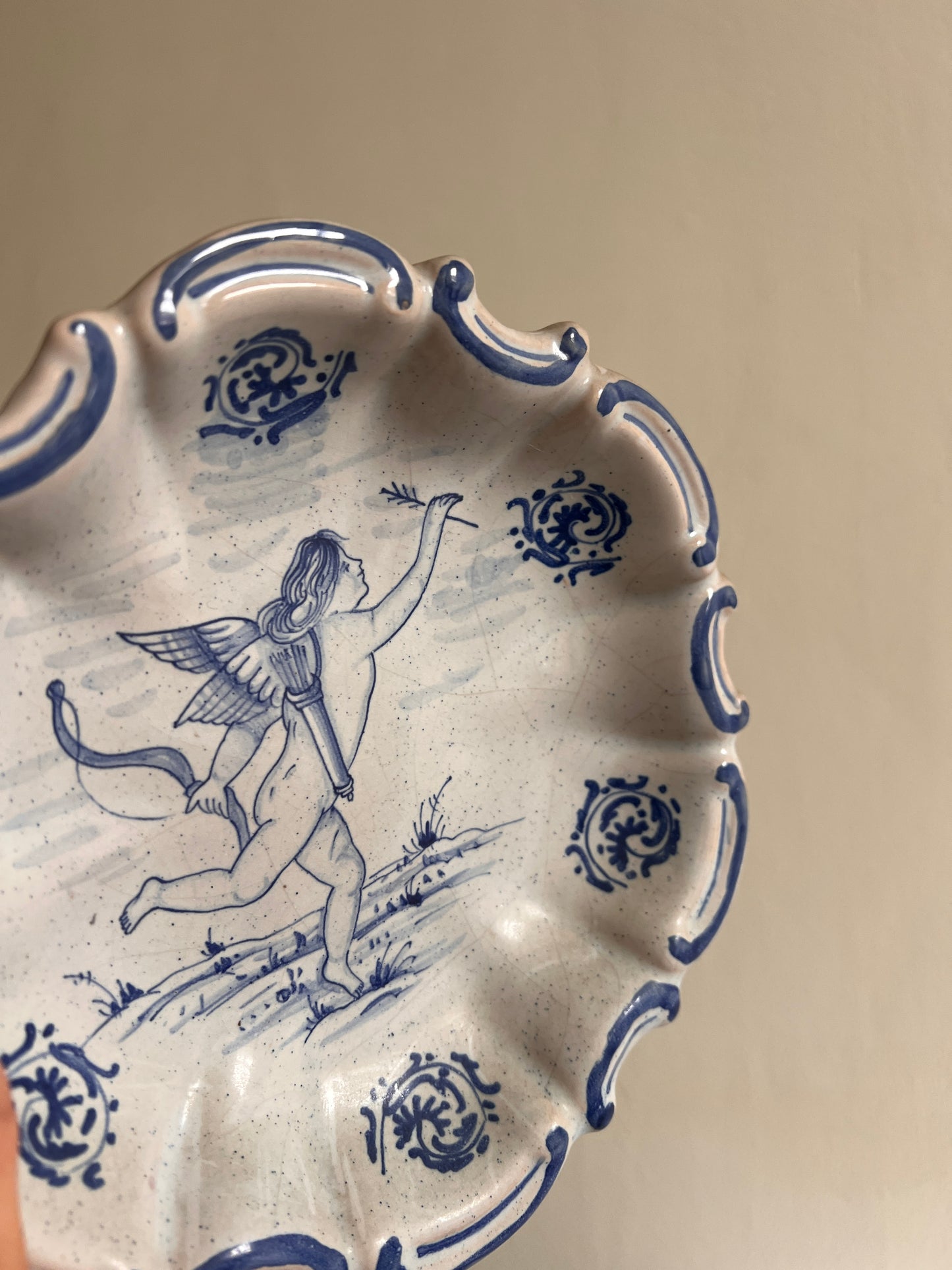 ITALIAN CHERUB WALL PLATE - CUPID