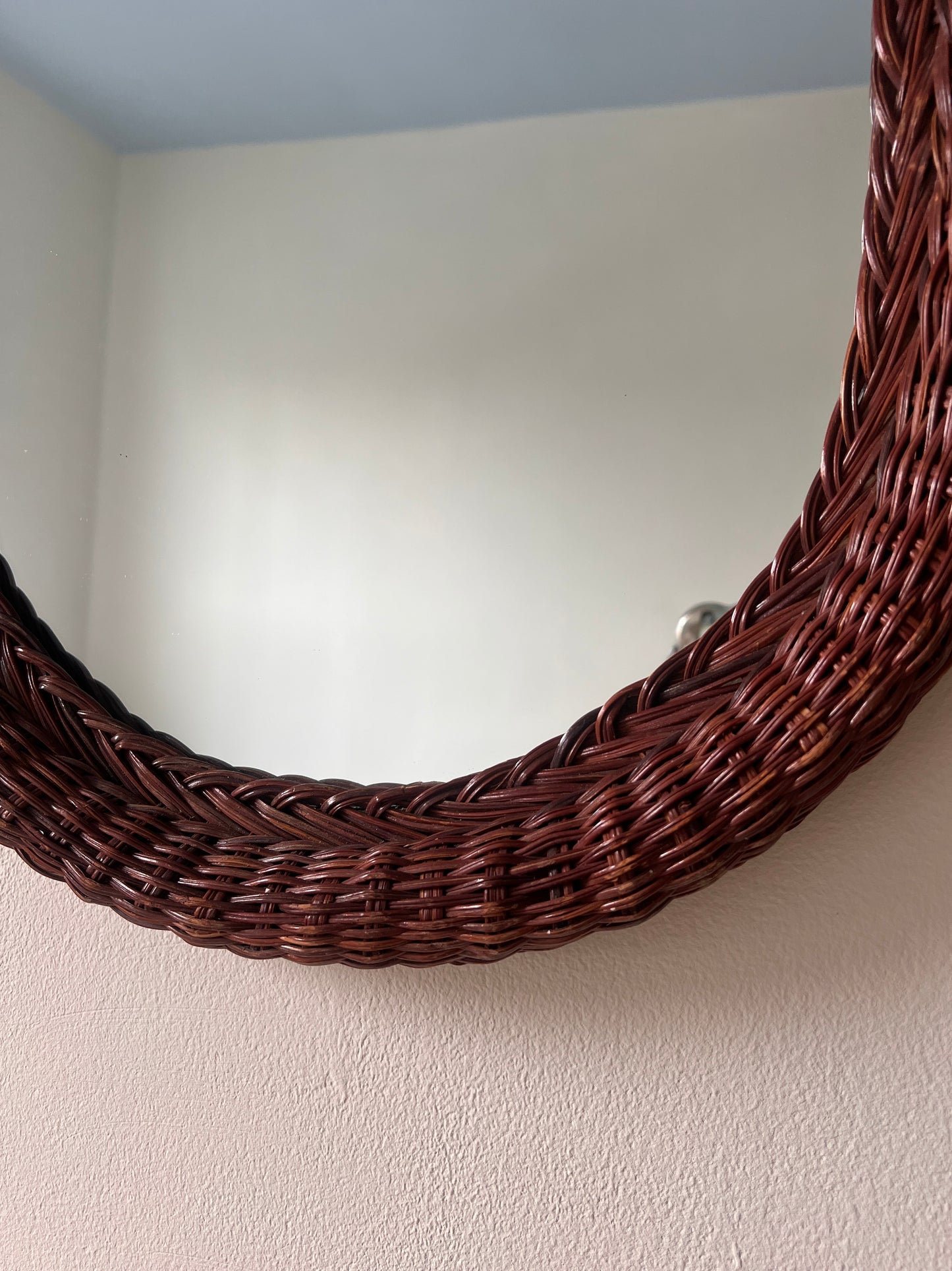 OVAL WICKER MIRROR