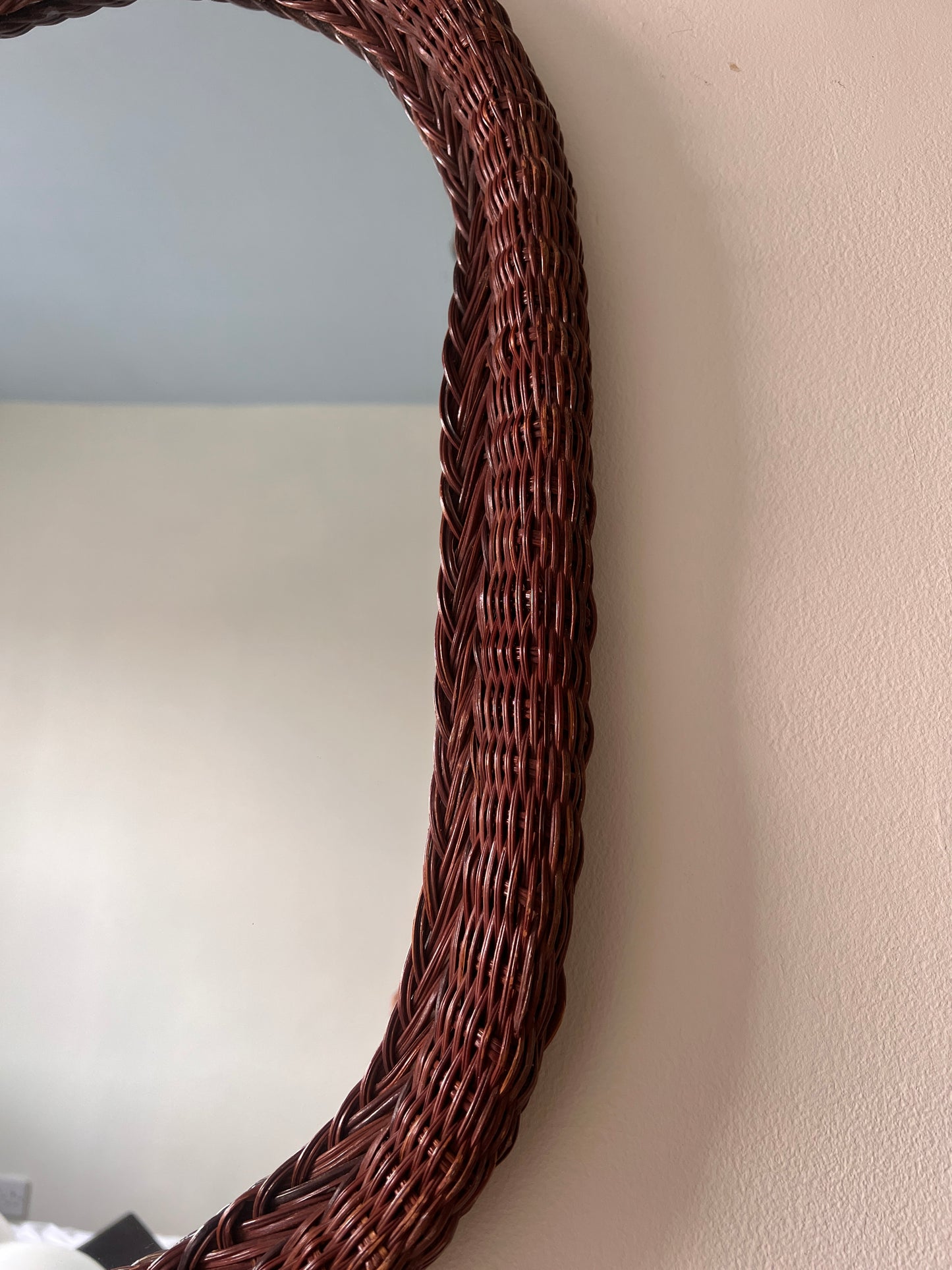 OVAL WICKER MIRROR